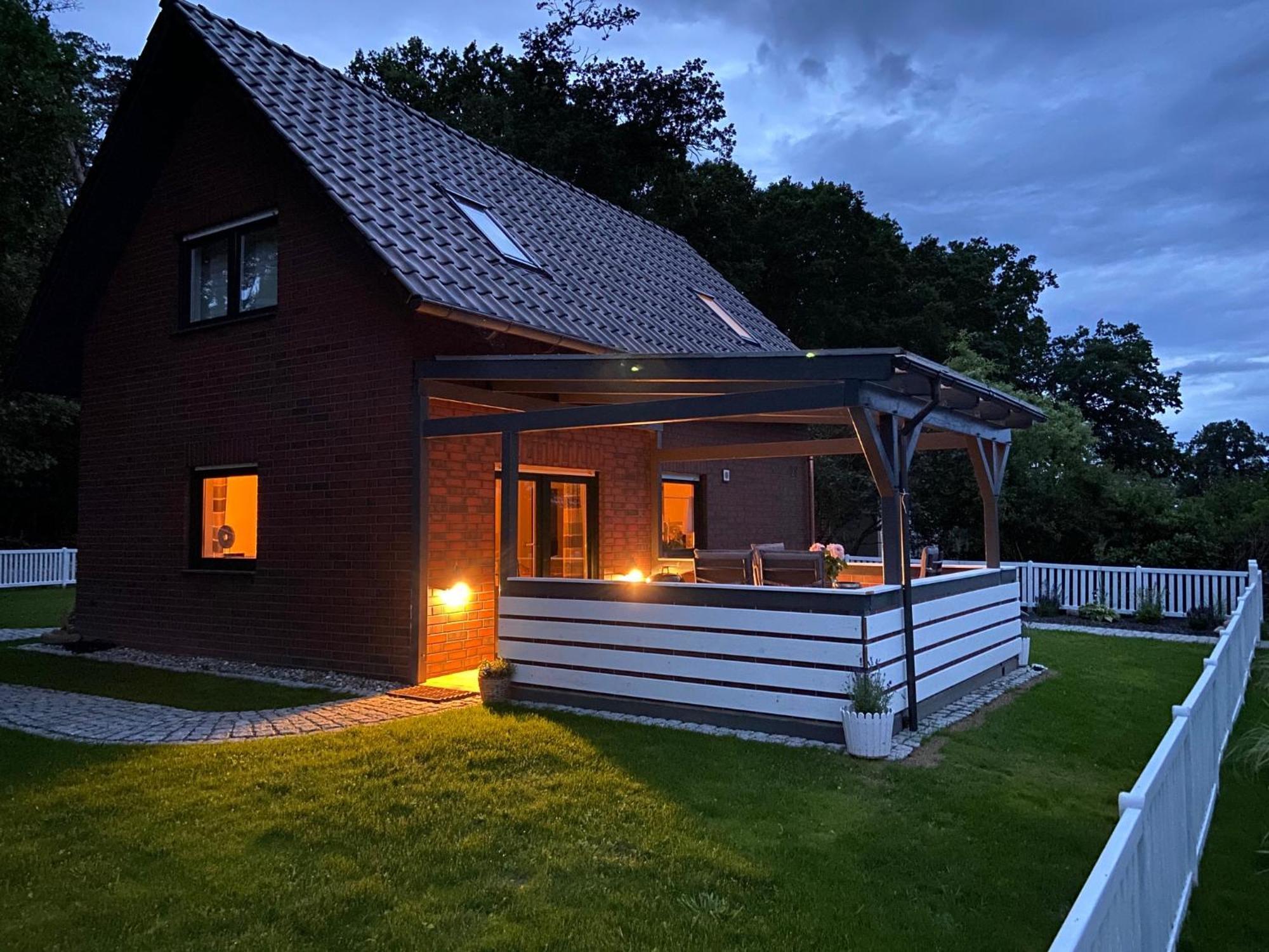 Strandhaus Mathea - Ruhige Lage Direkt Am Fleesensee - Parkplatz, Kamin, Sauna - Familienfreundlich Unter Göhren Exterior foto